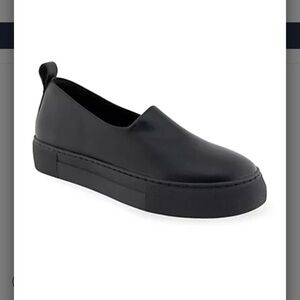 AEROSOLES Black Slip-On Sneakers size 9